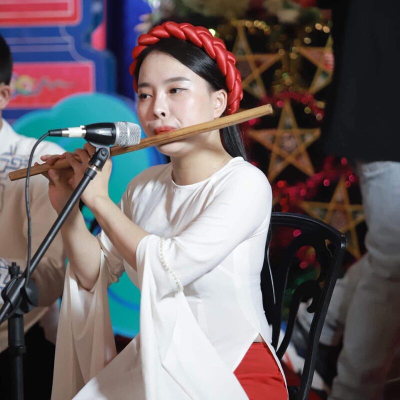 Học thổi sáo với nghệ sĩ Hán Sáo